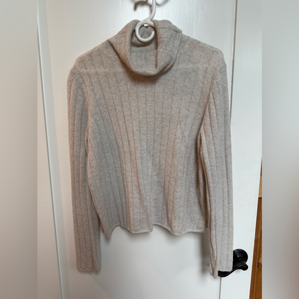 Women’s cashmere long sleeve turtleneck sweater. Halston. Size L.